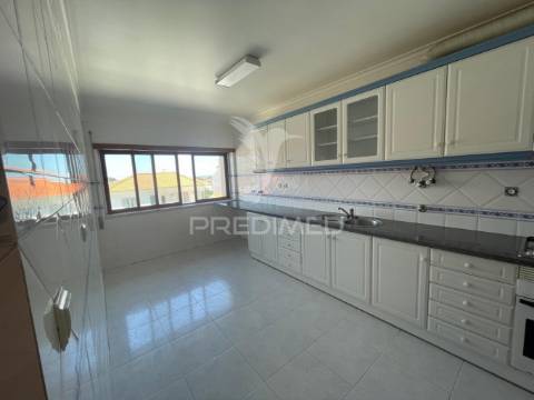 Apartamento t3 amplo no planalto de santarém – localização imbatível!