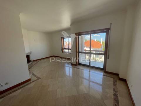 Apartamento t3 amplo no planalto de santarém – localização imbatível!