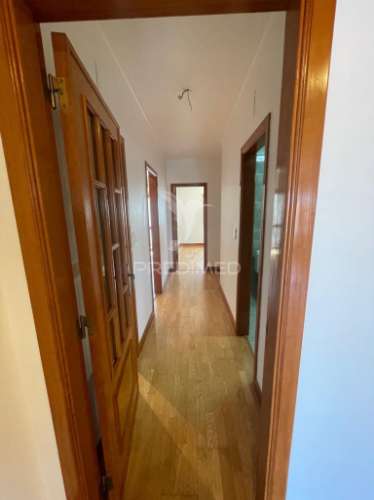 Apartamento t3 amplo no planalto de santarém – localização imbatível!