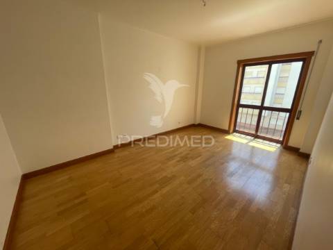 Apartamento t3 amplo no planalto de santarém – localização imbatível!