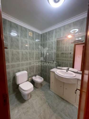 Apartamento t3 amplo no planalto de santarém – localização imbatível!