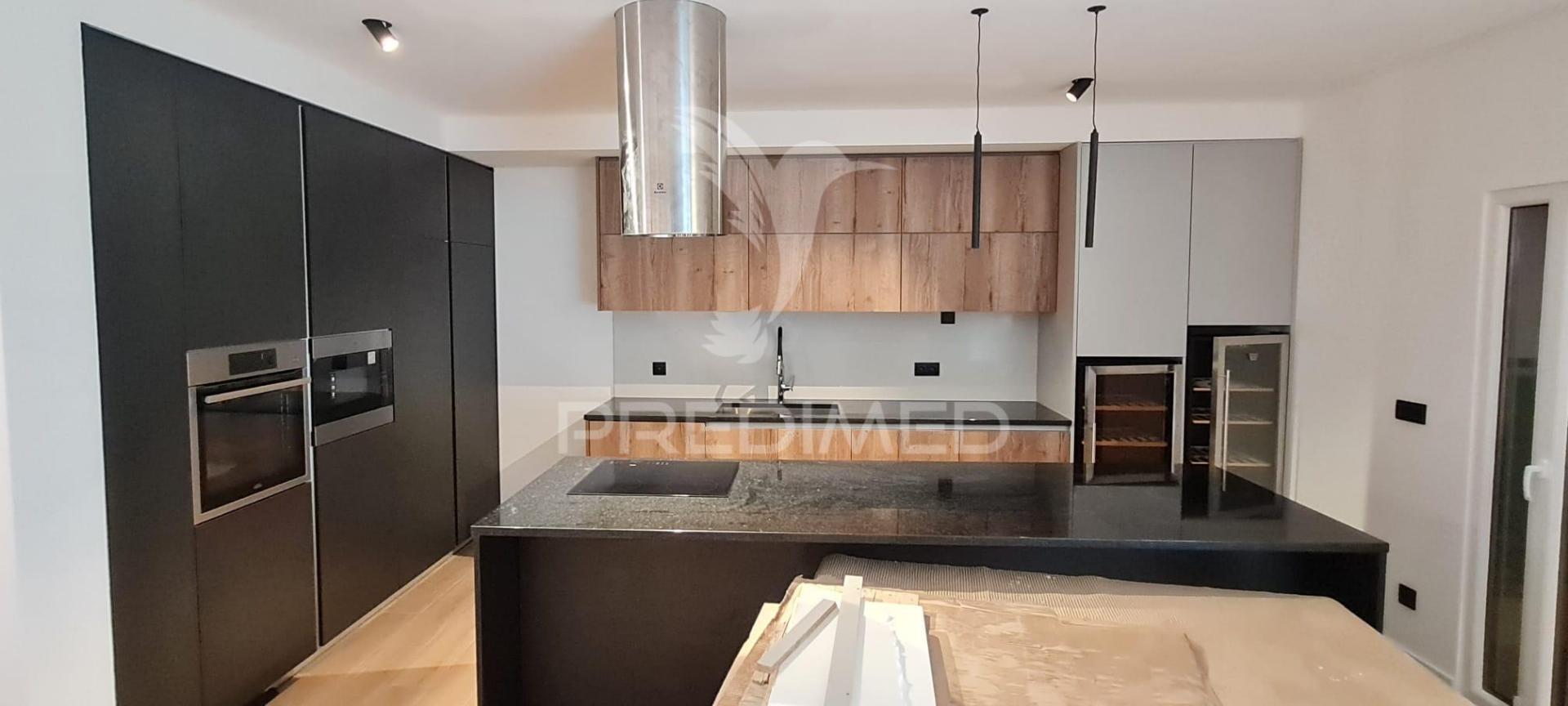 Moradia isolada semi nova  sala 50 m 2 acabamentos luxo
