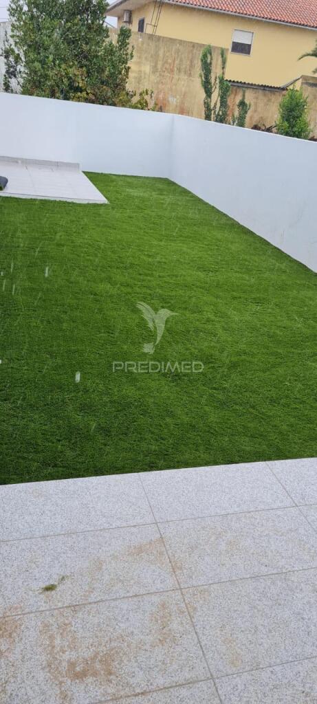 Moradia isolada semi nova  sala 50 m 2 acabamentos luxo