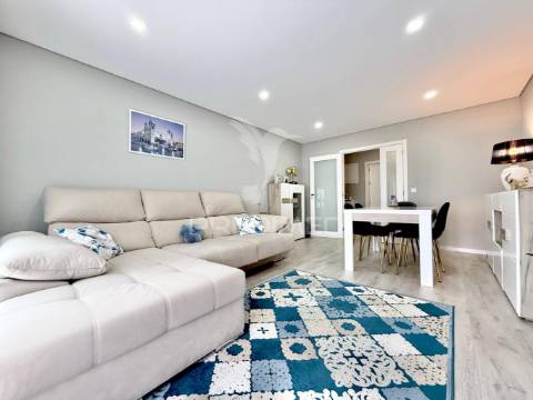 Encontre o seu espaço...fantástico apartamento renovado