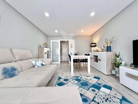 Encontre o seu espaço...fantástico apartamento renovado