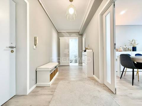 Encontre o seu espaço...fantástico apartamento renovado