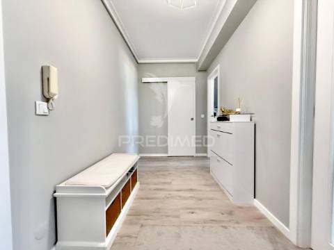 Encontre o seu espaço...fantástico apartamento renovado