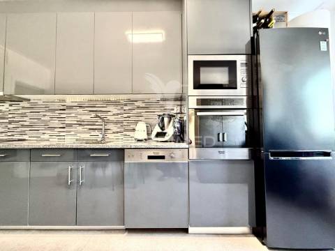 Encontre o seu espaço...fantástico apartamento renovado