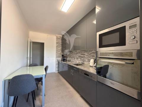 Encontre o seu espaço...fantástico apartamento renovado