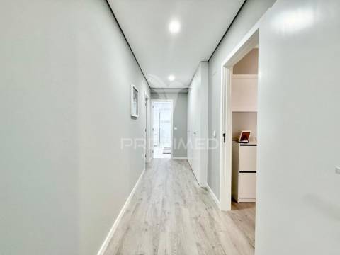 Encontre o seu espaço...fantástico apartamento renovado