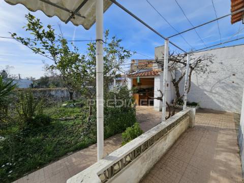 Moradia t3 com quintal e garagem