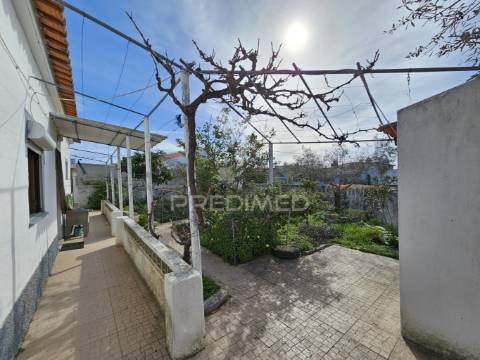 Moradia t3 com quintal e garagem