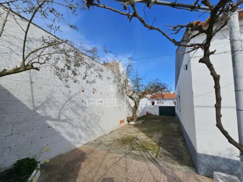 Moradia t3 com quintal e garagem