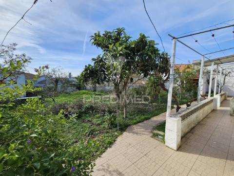 Moradia t3 com quintal e garagem