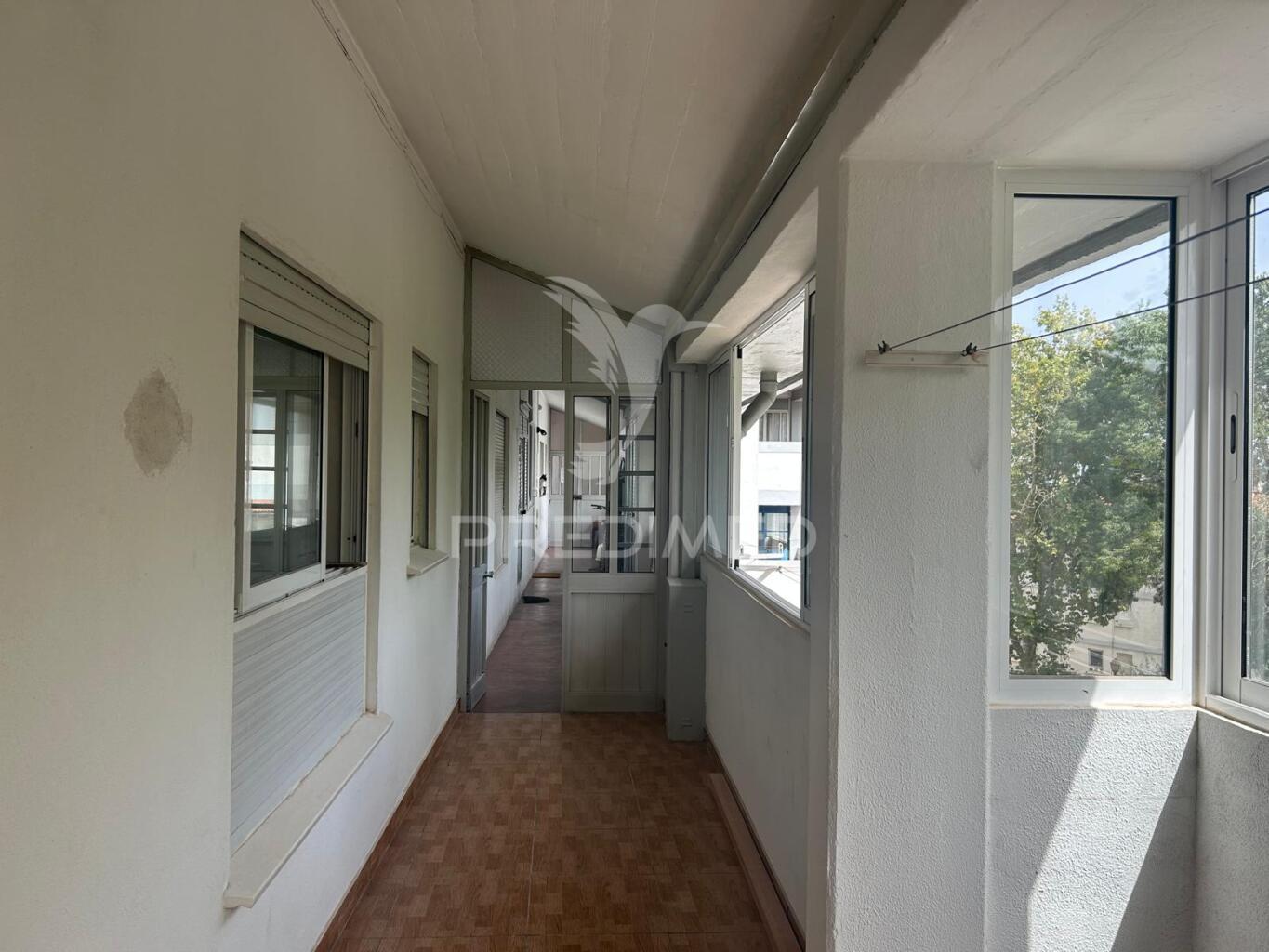 Apartamento t2 + sótão nos olivais (lisboa)