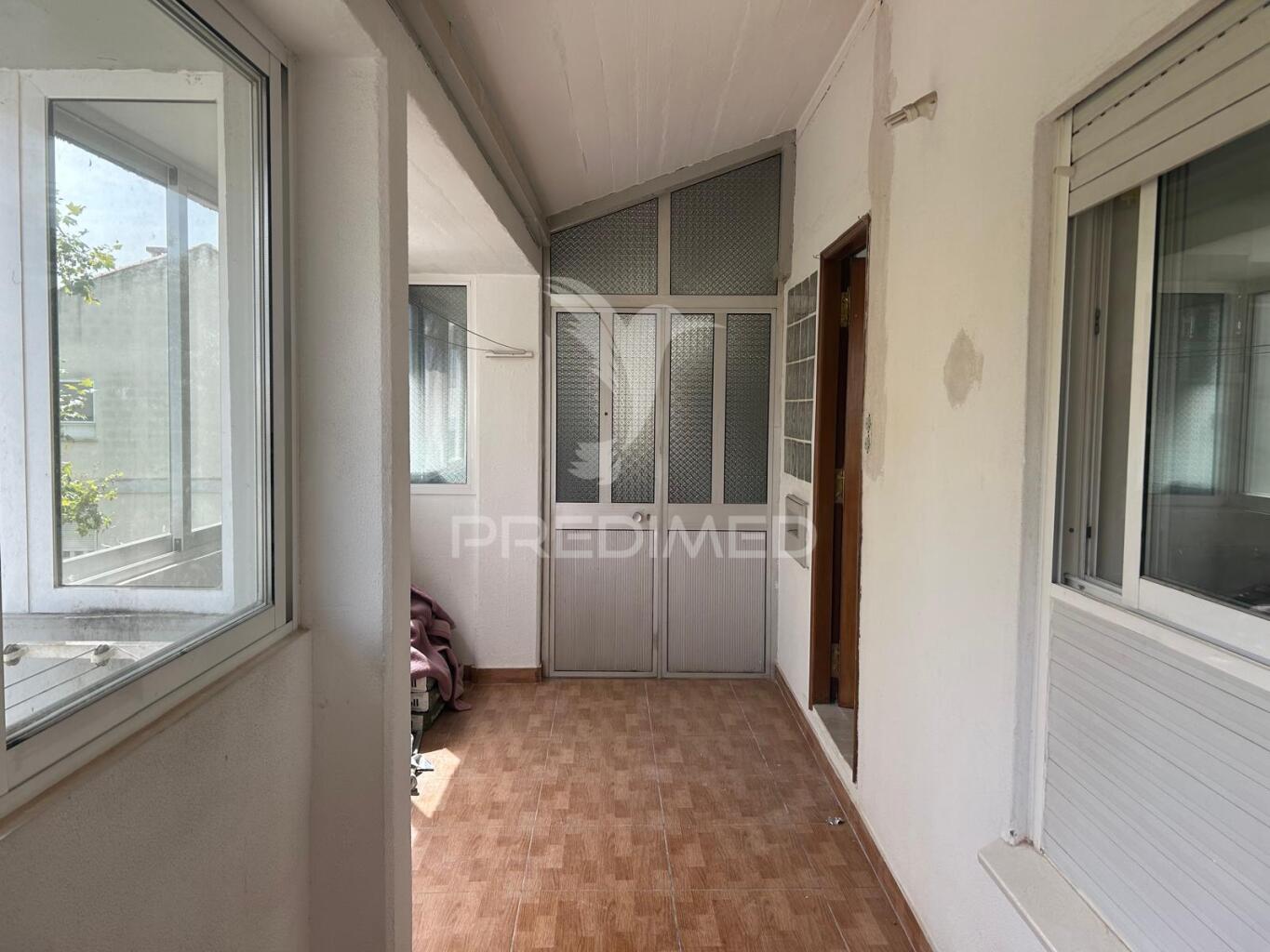Apartamento t2 + sótão nos olivais (lisboa)