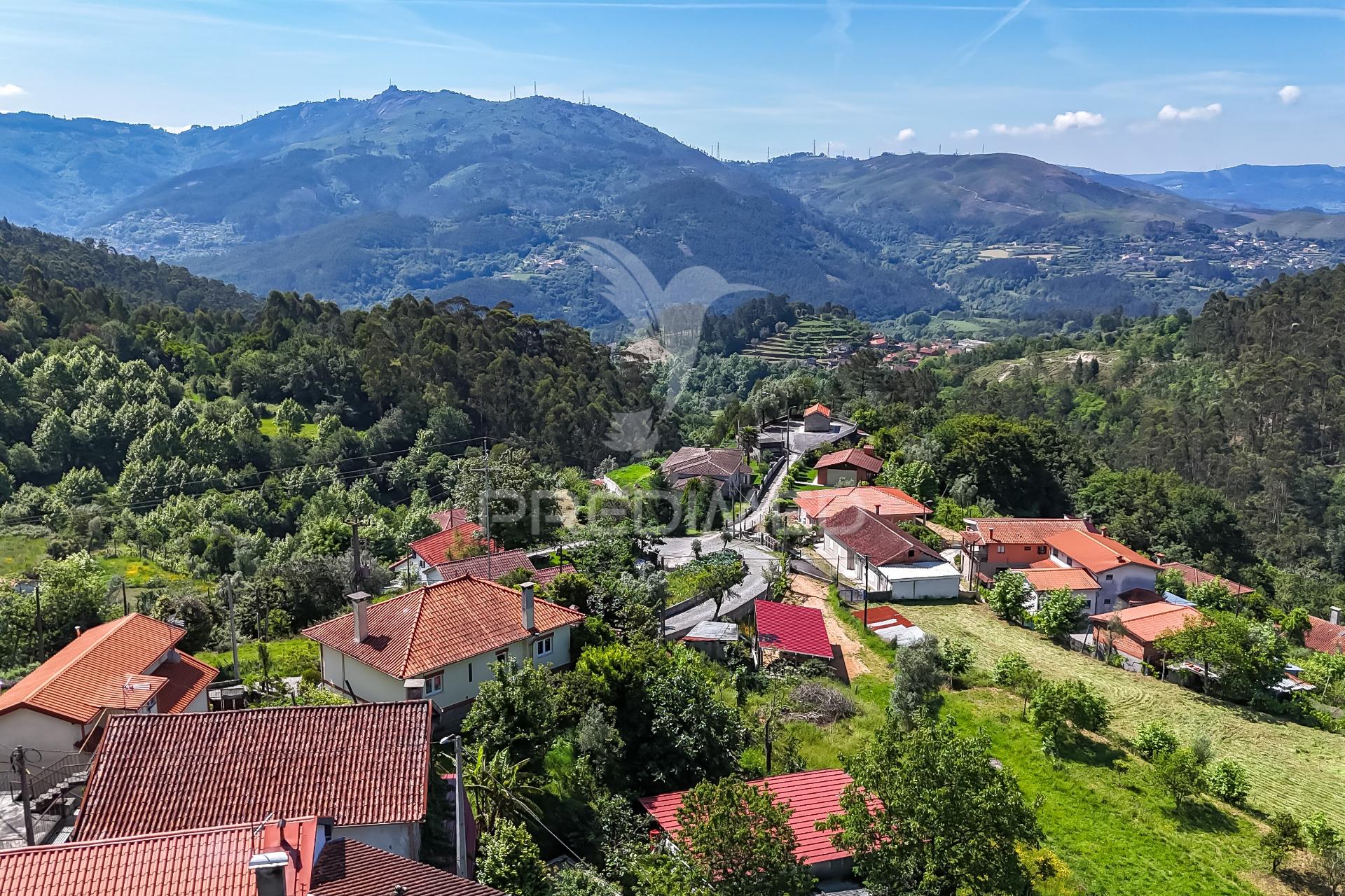 Casa rústica em ruína - bouro(santa maria), amares
