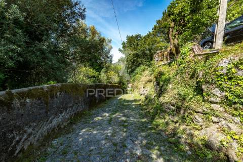 Casa rústica em ruína - bouro(santa maria), amares