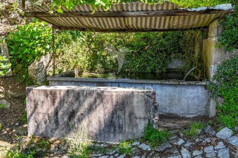 Casa rústica em ruína - bouro(santa maria), amares