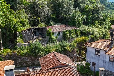 Casa rústica em ruína - bouro(santa maria), amares