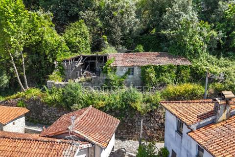 Casa rústica em ruína - bouro(santa maria), amares