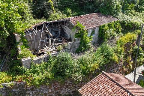 Casa rústica em ruína - bouro(santa maria), amares