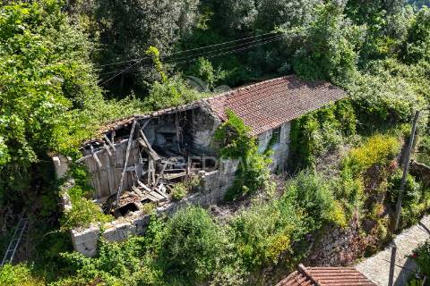 Casa rústica em ruína - bouro(santa maria), amares