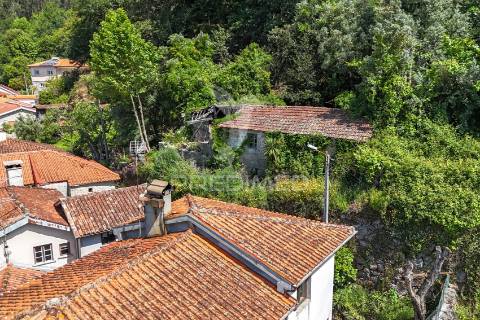 Casa rústica em ruína - bouro(santa maria), amares