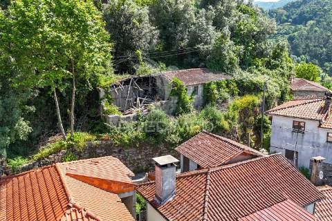 Casa rústica em ruína - bouro(santa maria), amares