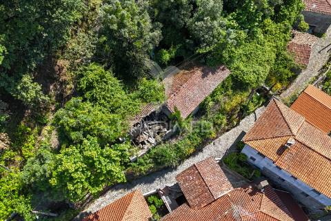 Casa rústica em ruína - bouro(santa maria), amares