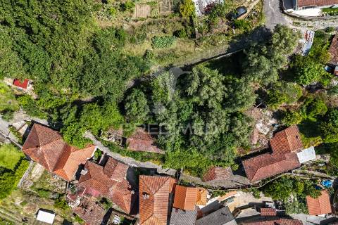Casa rústica em ruína - bouro(santa maria), amares