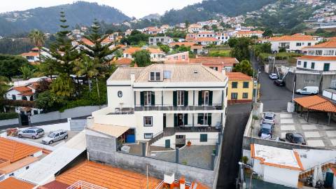 Prédio com potencial para hostel ou alojamento local | vista incrível sobre o funchal | santo antónio