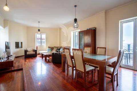 Prédio com potencial para hostel ou alojamento local | vista incrível sobre o funchal | santo antónio