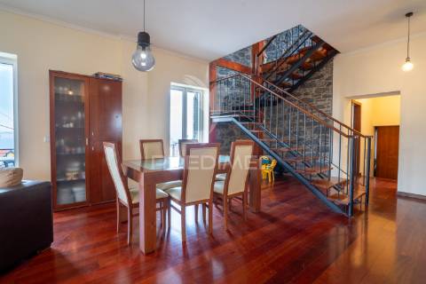 Prédio com potencial para hostel ou alojamento local | vista incrível sobre o funchal | santo antónio