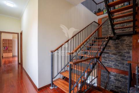 Prédio com potencial para hostel ou alojamento local | vista incrível sobre o funchal | santo antónio