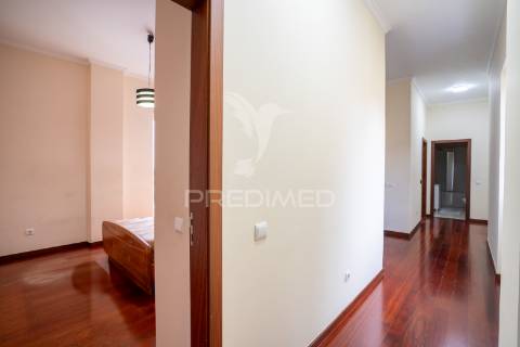 Prédio com potencial para hostel ou alojamento local | vista incrível sobre o funchal | santo antónio