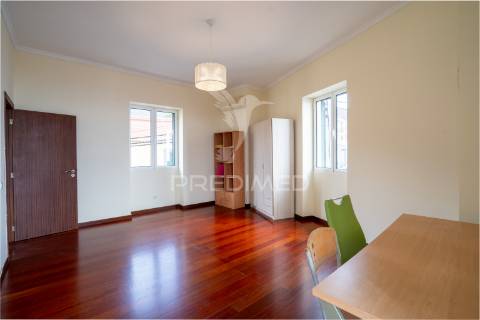 Prédio com potencial para hostel ou alojamento local | vista incrível sobre o funchal | santo antónio