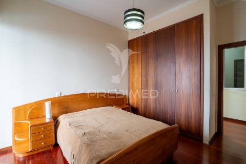 Prédio com potencial para hostel ou alojamento local | vista incrível sobre o funchal | santo antónio