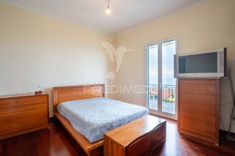 Prédio com potencial para hostel ou alojamento local | vista incrível sobre o funchal | santo antónio