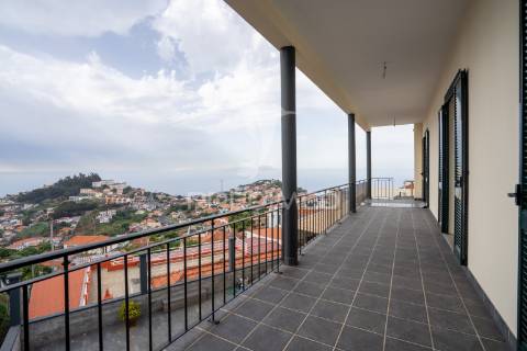 Prédio com potencial para hostel ou alojamento local | vista incrível sobre o funchal | santo antónio