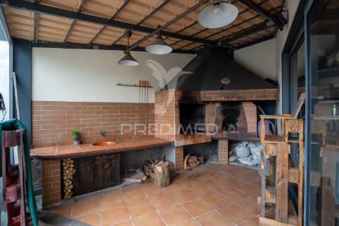 Prédio com potencial para hostel ou alojamento local | vista incrível sobre o funchal | santo antónio