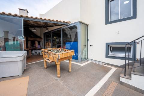 Prédio com potencial para hostel ou alojamento local | vista incrível sobre o funchal | santo antónio