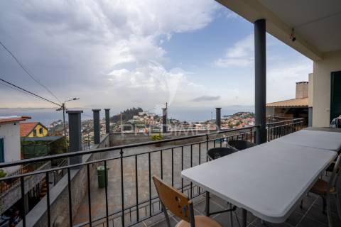 Prédio com potencial para hostel ou alojamento local | vista incrível sobre o funchal | santo antónio