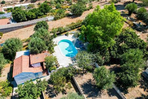 O seu cantinho no campo: casa de aldeia com quintinha