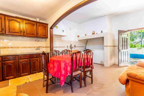 O seu cantinho no campo: casa de aldeia com quintinha