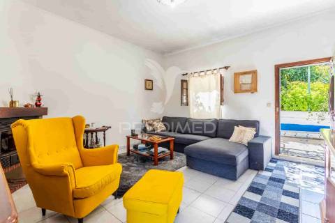 O seu cantinho no campo: casa de aldeia com quintinha