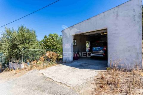 O seu cantinho no campo: casa de aldeia com quintinha