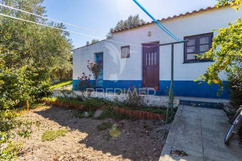 O seu cantinho no campo: casa de aldeia com quintinha