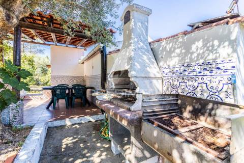 O seu cantinho no campo: casa de aldeia com quintinha