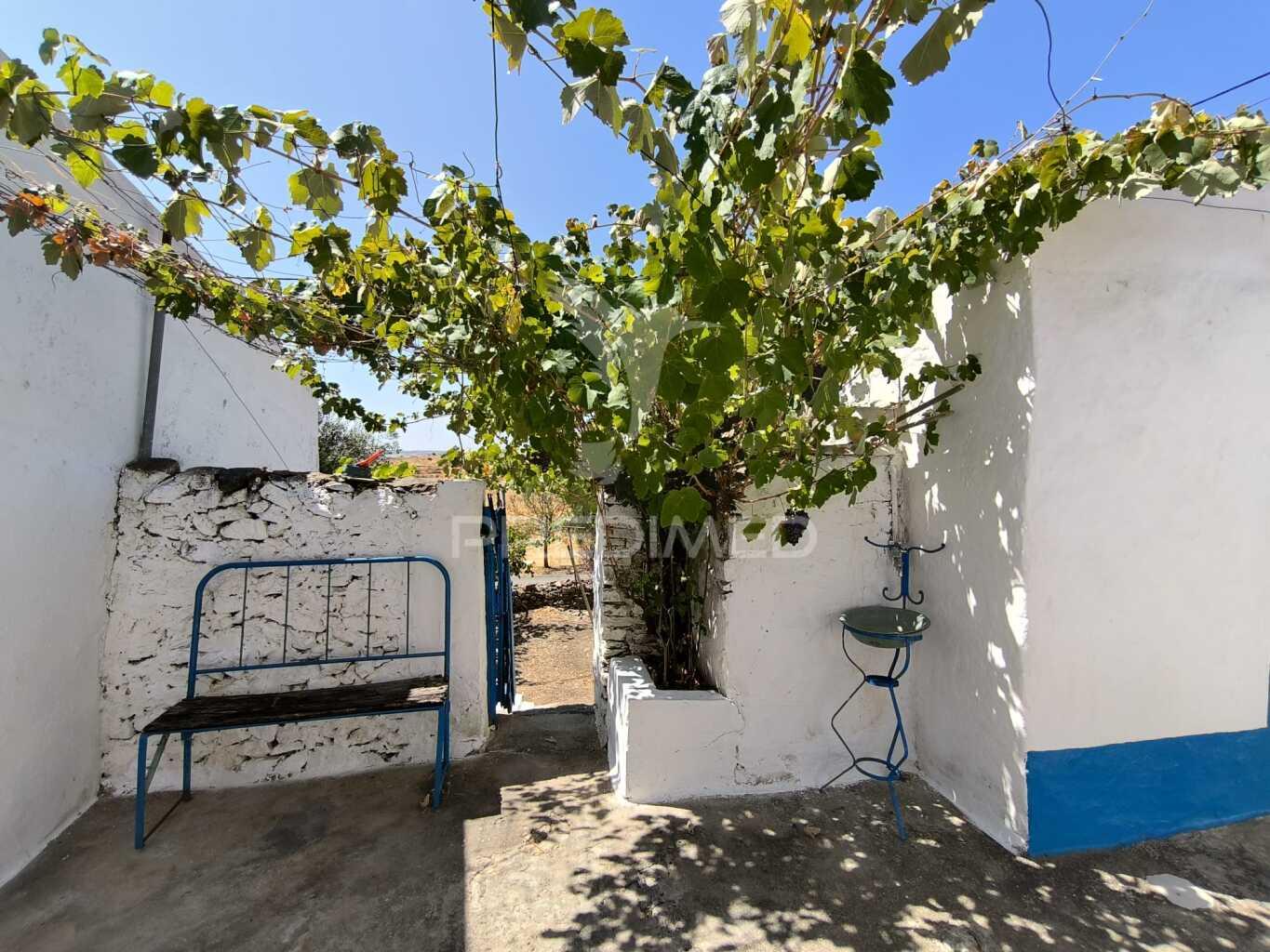 Moradia t1 com quintal na mesquita, baixo alentejo